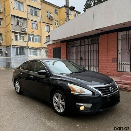 Nissan Altima: 2.5 l | 2013 il