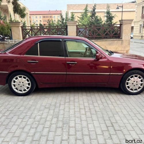 Mercedes-Benz 230: 2.3 l | 1999 il