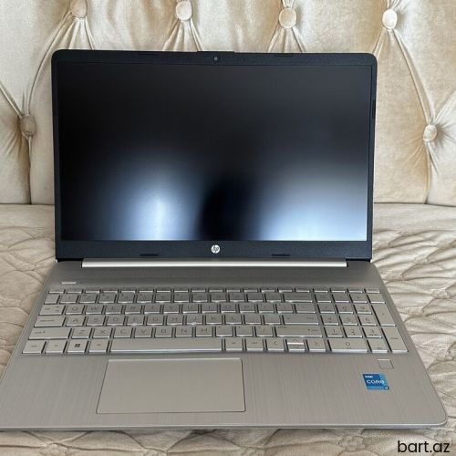 Intel Core i3, 8 GB, 15.6 