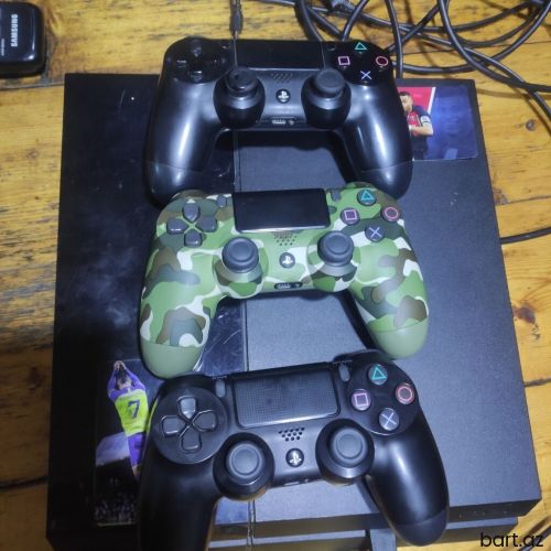 Ps4 üstünə 3 pult