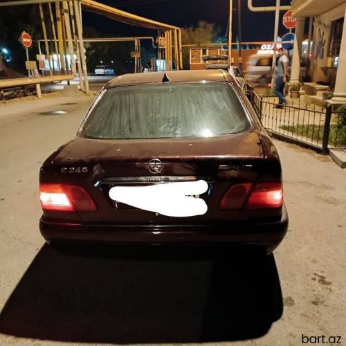 Mercedes-Benz E 230: 2.3 l. | 1995 il 