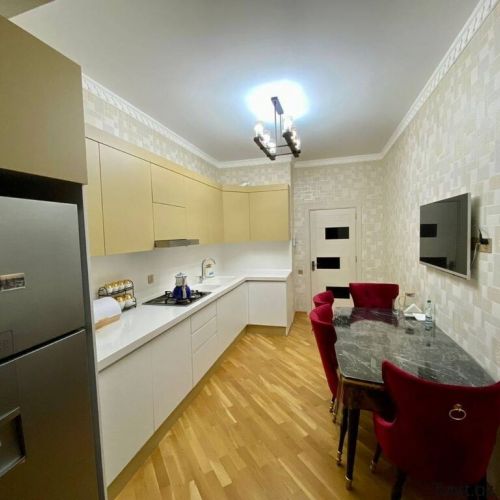 Bakıxanov qəs-də 3 otaqli mənzil stilir.