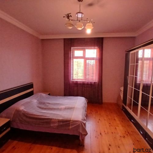 Zabratda 4 otaqlı həyət evi satilir.