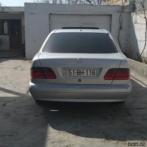 Mercedes-Benz E 280: 2.8 l | 2000 il