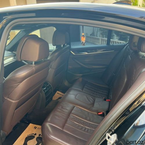 BMW 530: 2 l. | 2017 il Sedan