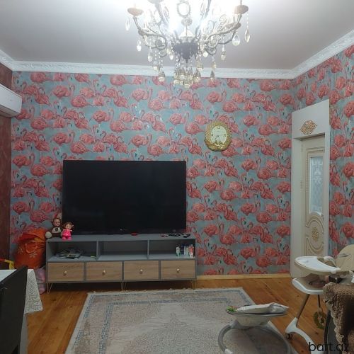 Mehdiabad qəs-də 6 otaqli həyət evi satilir.