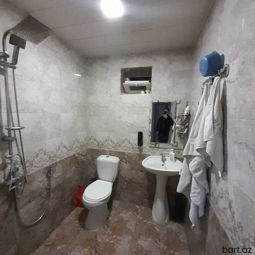 Binədə 3 otaqli həyət evi satilir.