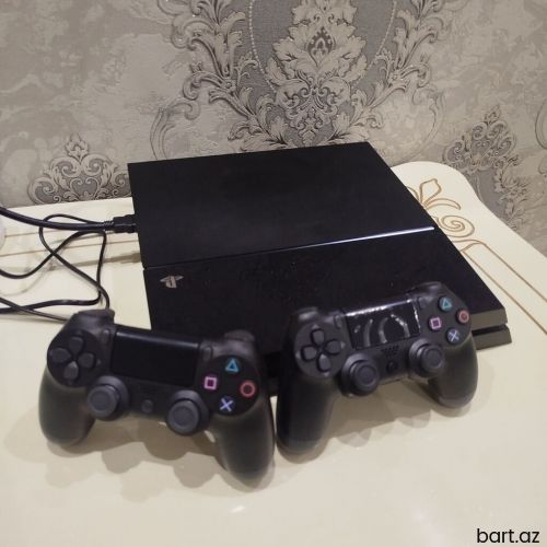 Sony PlayStation 4 (PS4) 
