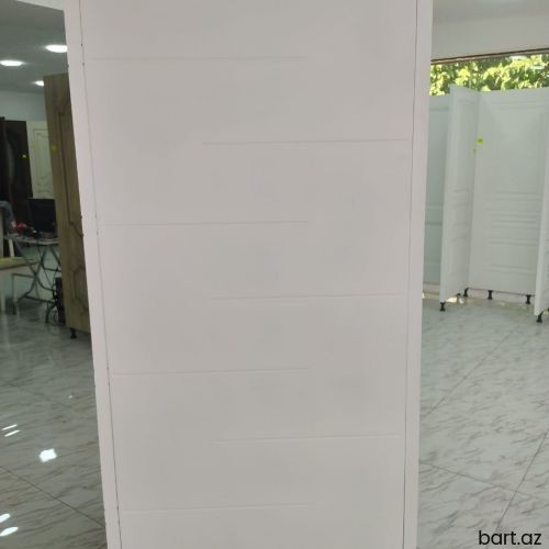 Otaq qapıları.