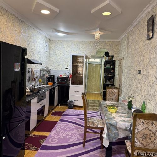 Corat qəs-də 3 otaqli həyət evi satilir.