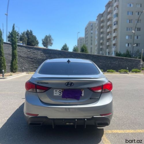 Hyundai Elantra: 1.8 l | 2015 il 