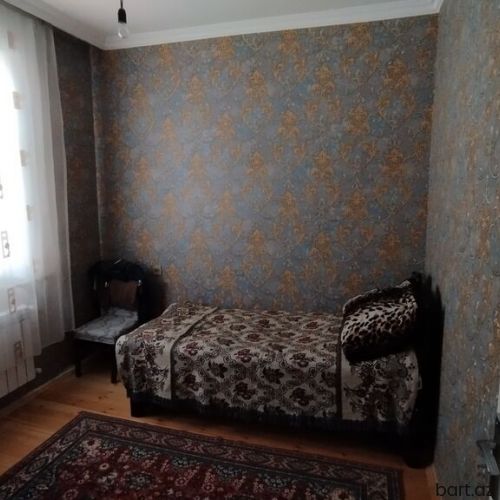 Saray qəs-də 3 otaqli həyət evi satilir.