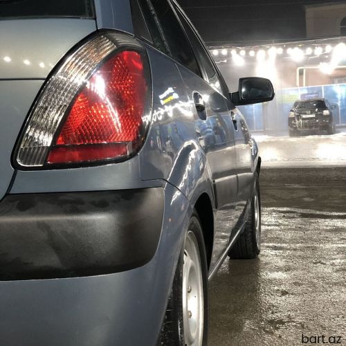 Kia Rio: 1.4 l | 2006 il 