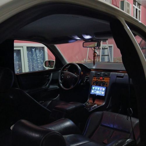 Mercedes-Benz 210/2001