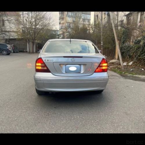 Mercedes-Benz C 230: 2.5 l | 2005 il