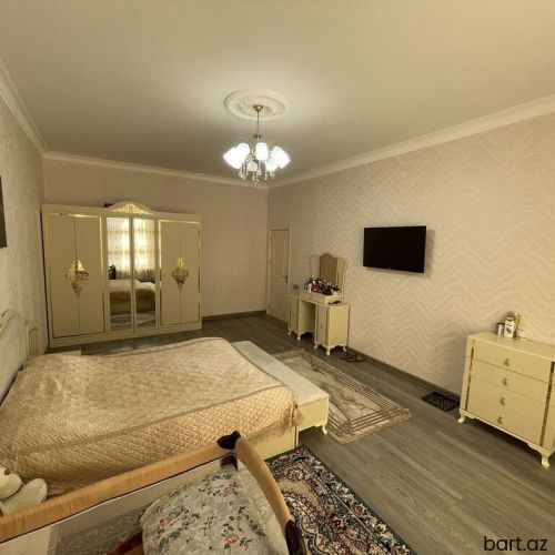 Yeni Ramanada 7 otaqli həyət evi satilir.