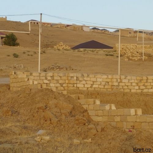 Lök-Batan yolunda 8 sot torpaq sahəsi satilir.