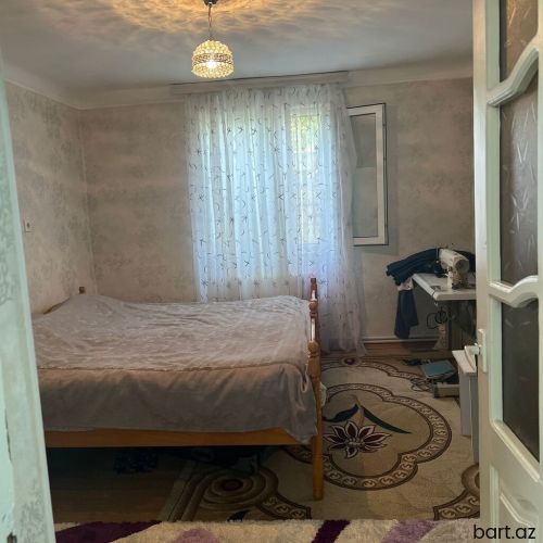 Zığ qəs. 4 otaqlı həyət evi satilir.