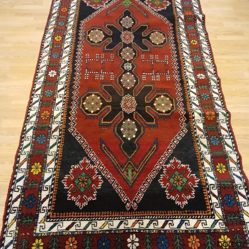 Qedimi xalça.