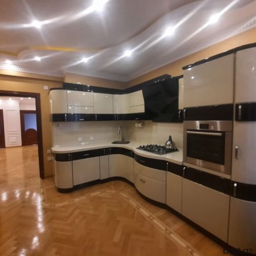 8-ci mikrorayonda 3 otaqlı mənzil satilir.