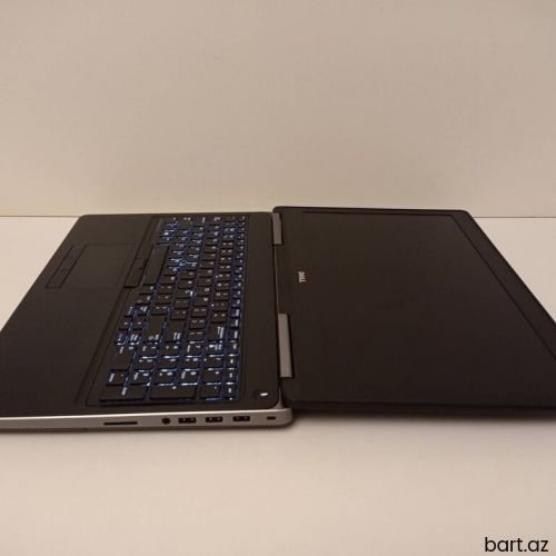 Intel Core i7, 32 GB, 15.6 
