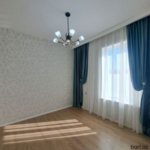 Mərdəkan qəsəbəsində 4 otaqlı bağ evi satılır,