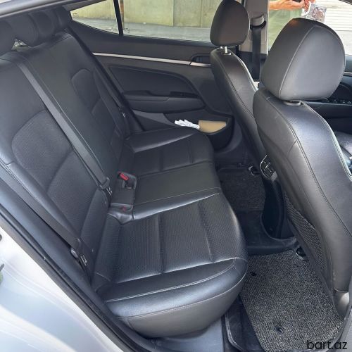 Hyundai Elantra: 2 l | 2016 il 