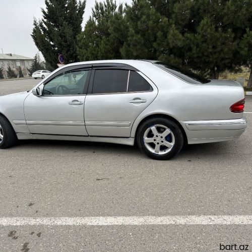Mercedes-Benz E 200: 2 l | 1997 il