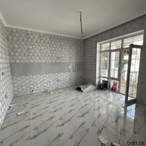 Qoradil qəs-də 4 otaqli həyət evi satilir.