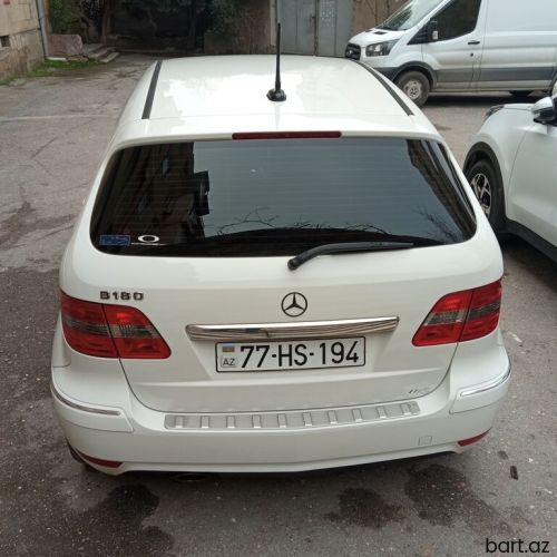 Mercedes-Benz B 180: 1.7 l. | 2011 il