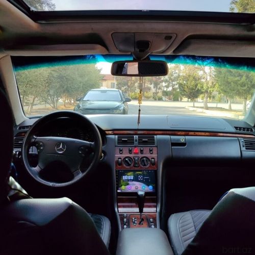 Mercedes-Benz E 240: 2.4 l | 2001 il