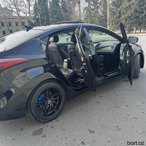 Hyundai Elantra: 1.8 l | 2015 il