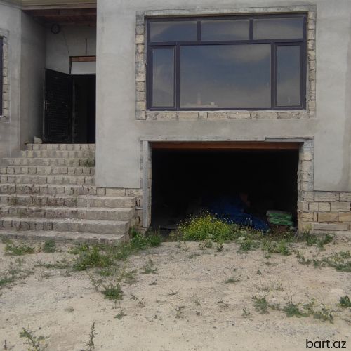 Buzovnada həyət evi satilir