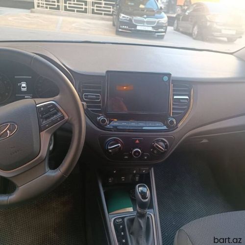 Hyundai Accent: 1.6 l. | 2020 il