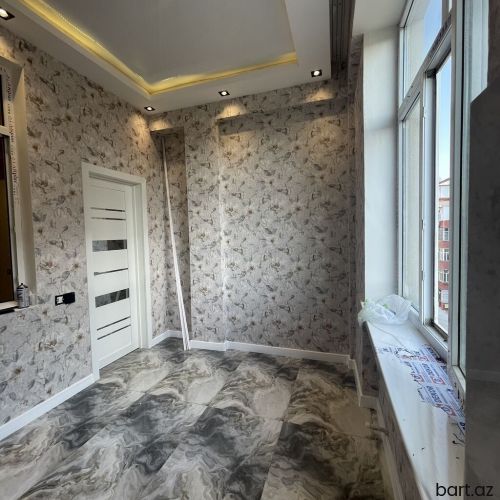 Binəqədi qəs. 4 otaqlı mənzil satilir.