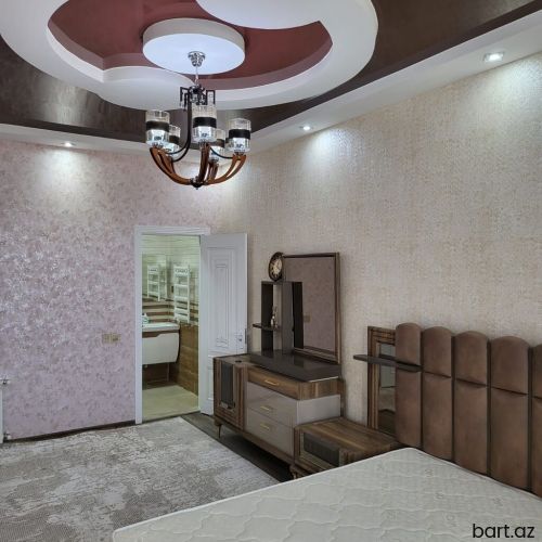Bakıxanov qəs. 9 otaqli həyət evi satilir.