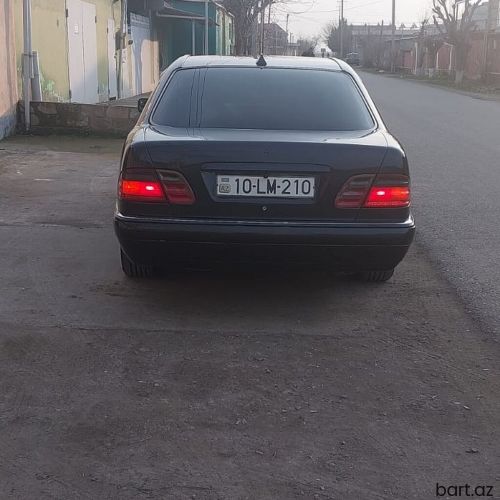 Mercedes-Benz E 230: 2.3 l | 1997 il 