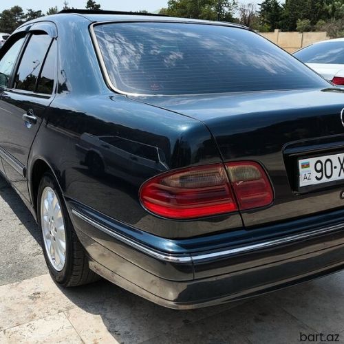 Mercedes-Benz E 220: 2.2 l | 2000 il