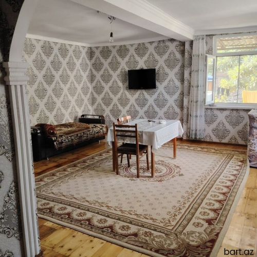 Gəncədə 3 otaqli həyət evi satilir.