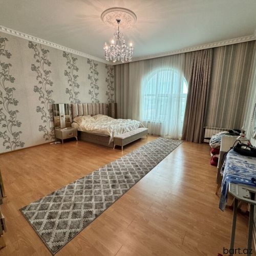 Sarayda 6 otaqli həyət evi satilir.