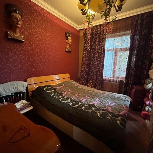 8-ci kilometrdə 4 otaqlı, ev satilir.