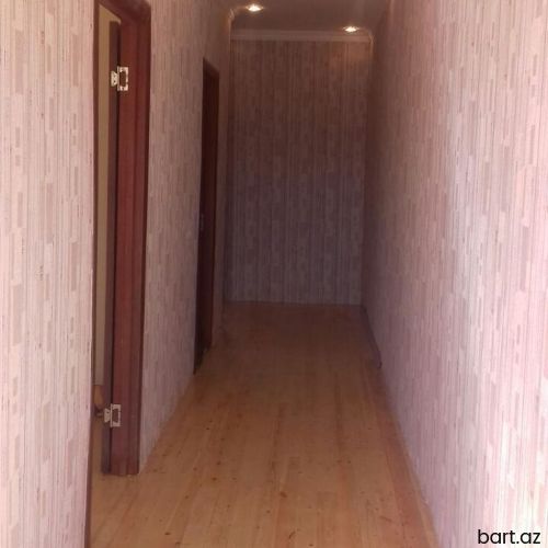 Binəqədi qəs. 2 otaqlı həyət evi satilir.