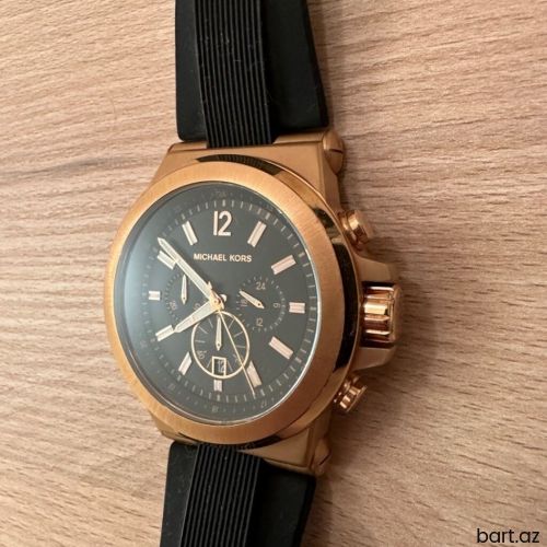 Michael Kors saat. 