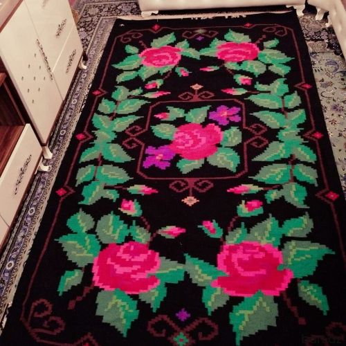 Qədimi yun kilim.