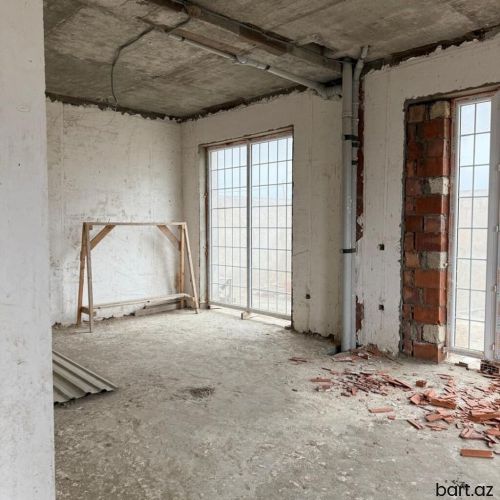 Türkan qəs. 8 otaqli həyət evi satilir.