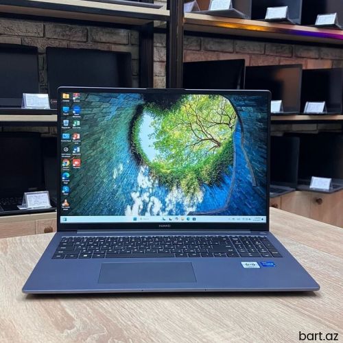 Intel Core i5, 8 GB, 15.6 