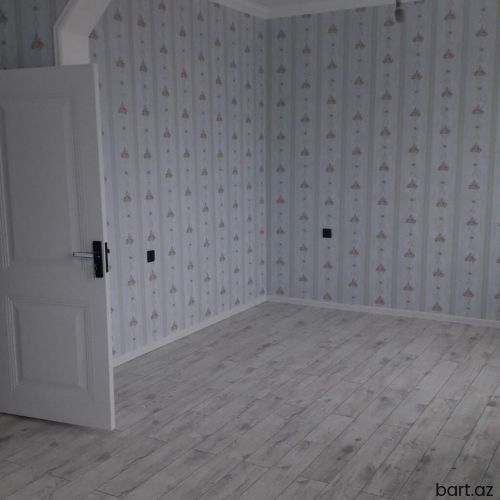 Saray qəs-də 4 otaqli həyət evi satilir.