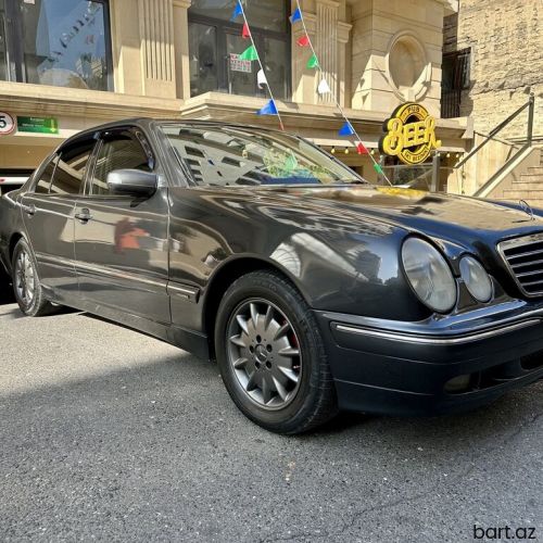 Mercedes-Benz E 270: 2.7 l | 2002 il