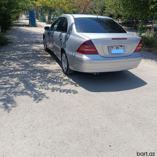 Mercedes-Benz C 240: 2.4 l | 2005 il