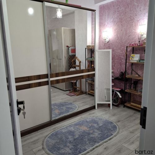 Masazirda qəs-də  4 otaqli mənzil satilir.